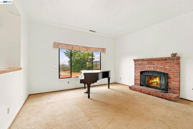 4934 Stoneridge Rd, Oakland, CA 94605