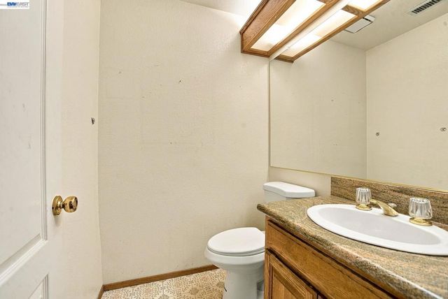 4934 Stoneridge Rd, Oakland, CA 94605