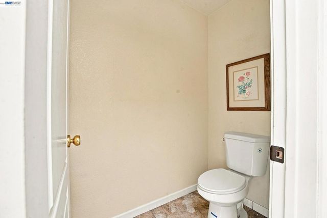 4934 Stoneridge Rd, Oakland, CA 94605