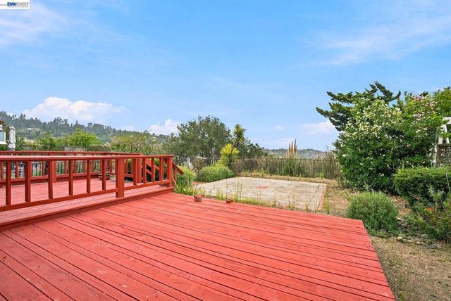 4934 Stoneridge Rd, Oakland, CA 94605