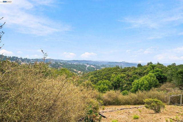 4934 Stoneridge Rd, Oakland, CA 94605