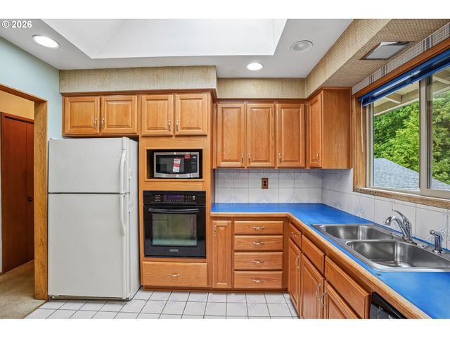 28450 Se K W ANDERSON Rd, Gresham, OR 97080