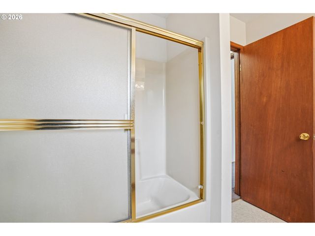 28450 Se K W ANDERSON Rd, Gresham, OR 97080