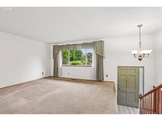 28450 Se K W ANDERSON Rd, Gresham, OR 97080