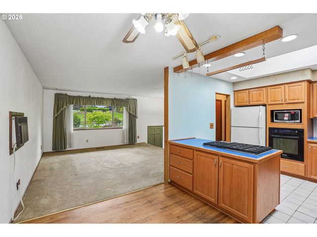 28450 Se K W ANDERSON Rd, Gresham, OR 97080