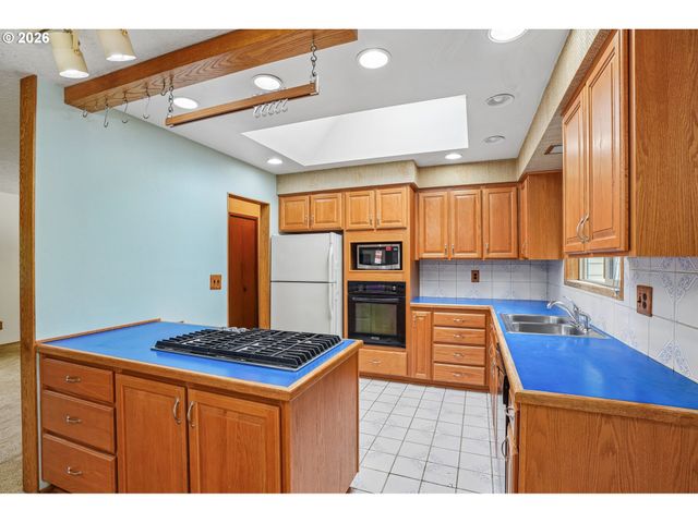 28450 Se K W ANDERSON Rd, Gresham, OR 97080