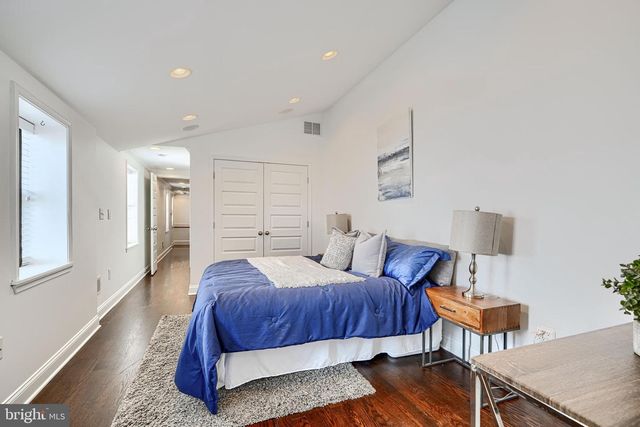 228 S WASHINGTON ST, Baltimore, MD 21231