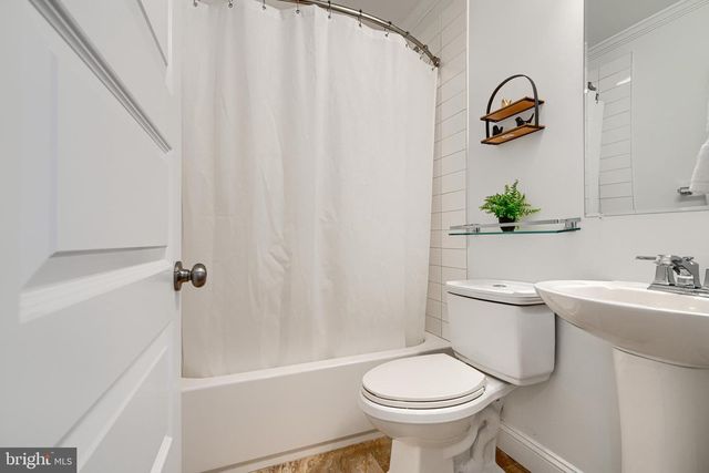 228 S WASHINGTON ST, Baltimore, MD 21231