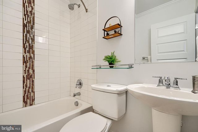 228 S WASHINGTON ST, Baltimore, MD 21231