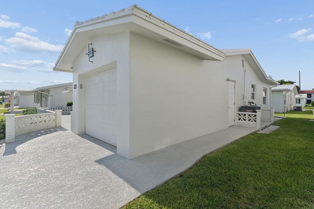 2084 SW 13th Terrace, Boynton Beach, FL 33426