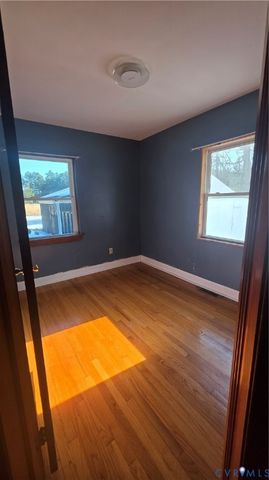 10439 Ashcake Rd, Hanover, VA 23005