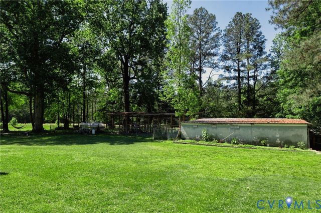 10439 Ashcake Rd, Hanover, VA 23005
