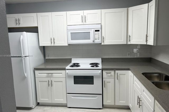 11205 W Atlantic Blvd 203, Coral Springs, FL 33071