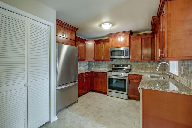 92 Tulip Lane, Freehold, NJ 07728