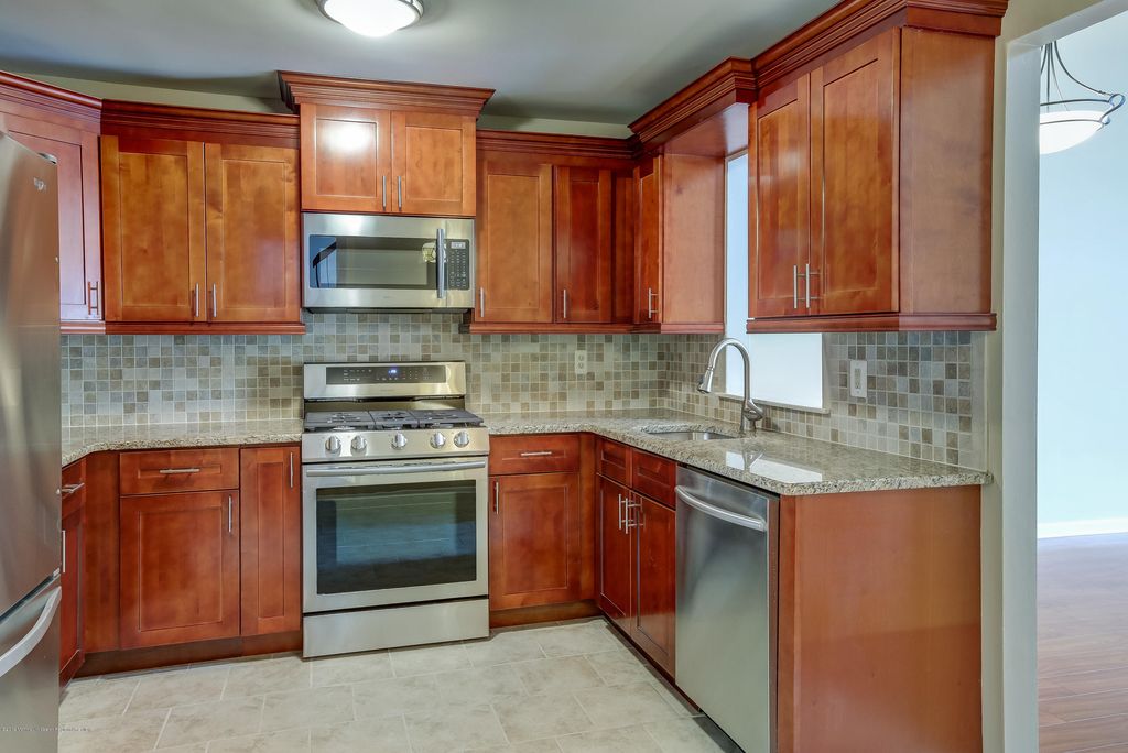 92 Tulip Lane, Freehold, NJ 07728