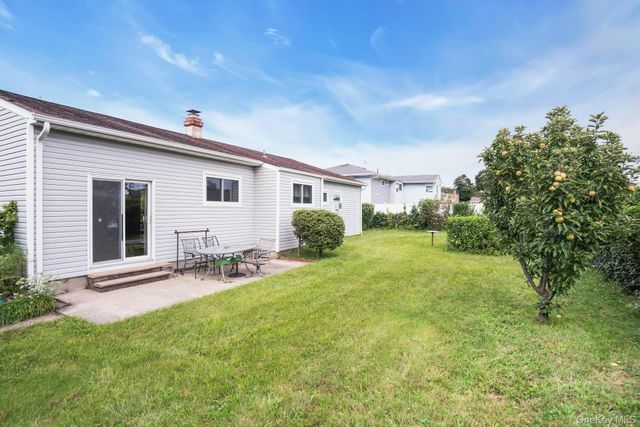 206 Alkier Street, Brentwood, NY 11717