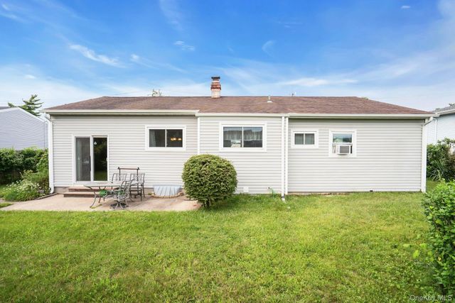 206 Alkier Street, Brentwood, NY 11717