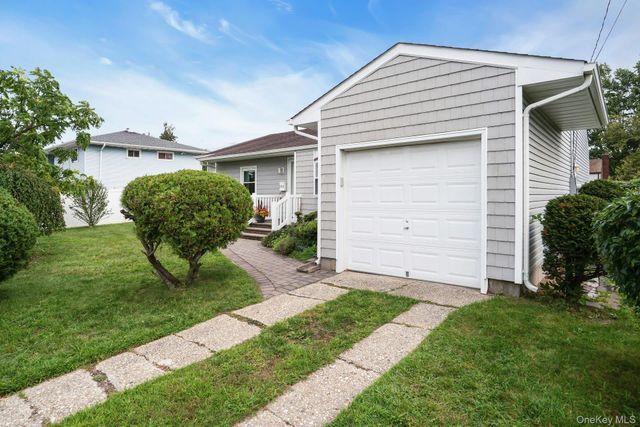 206 Alkier Street, Brentwood, NY 11717