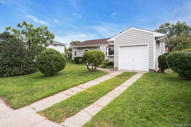 206 Alkier Street, Brentwood, NY 11717