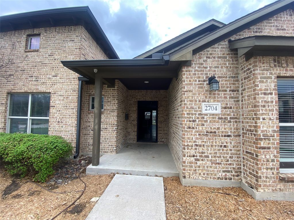 2704 Gordon Avenue, Fort Worth, TX 76110