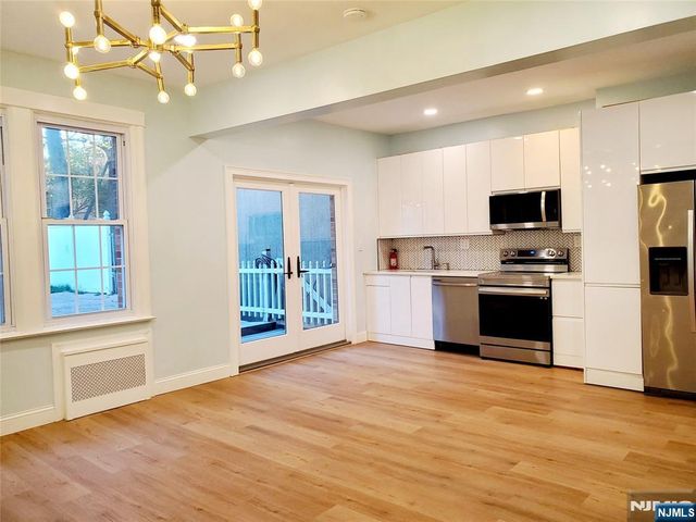 69 70th 2, Guttenberg, NJ 07093
