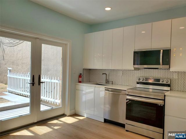 69 70th 2, Guttenberg, NJ 07093