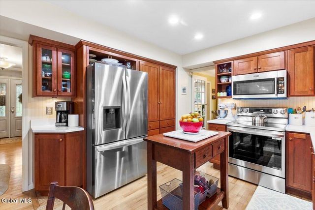 27 University Street, Bethlehem, NY 12158