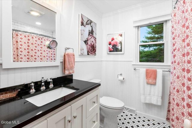 27 University Street, Bethlehem, NY 12158