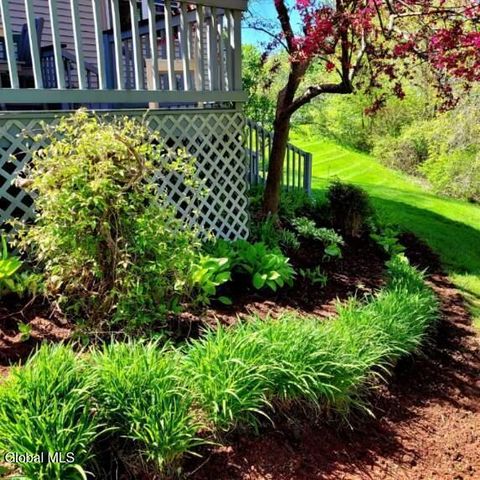 27 University Street, Bethlehem, NY 12158