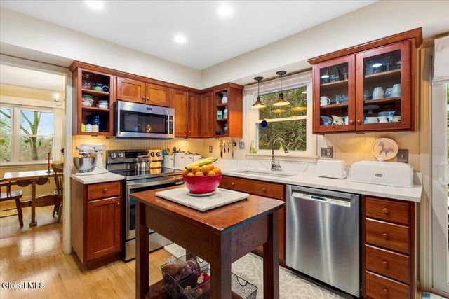 27 University Street, Bethlehem, NY 12158