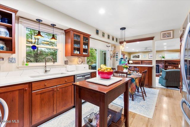 27 University Street, Bethlehem, NY 12158