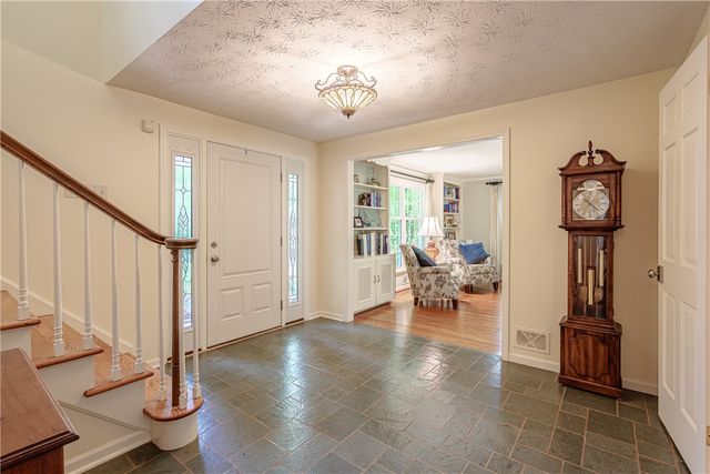 10 Birling Gap, Perinton, NY 14450