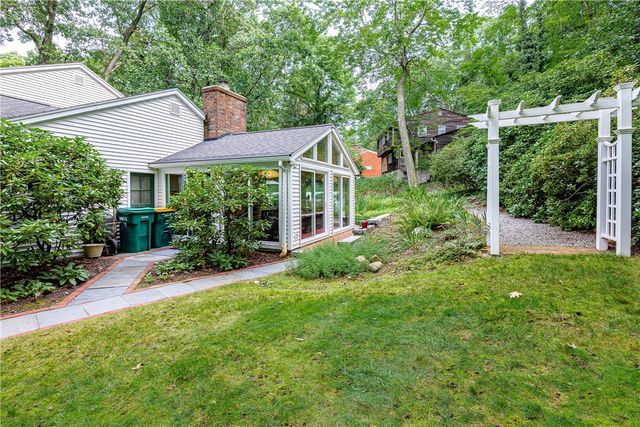 10 Birling Gap, Perinton, NY 14450