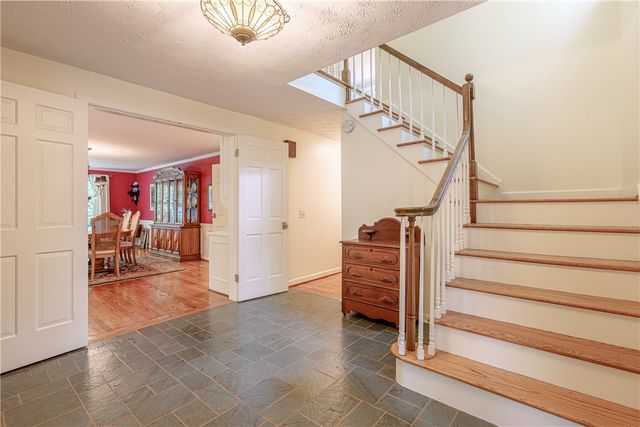 10 Birling Gap, Perinton, NY 14450