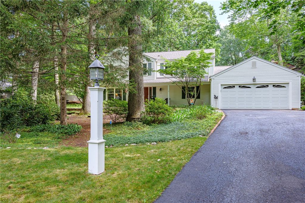 10 Birling Gap, Perinton, NY 14450