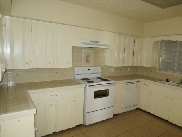703 W Main Street W, Lancaster, TX 75146