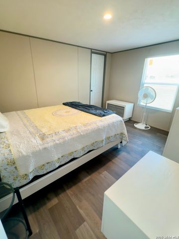 4858 Stanislaus, Adkins, TX 78101