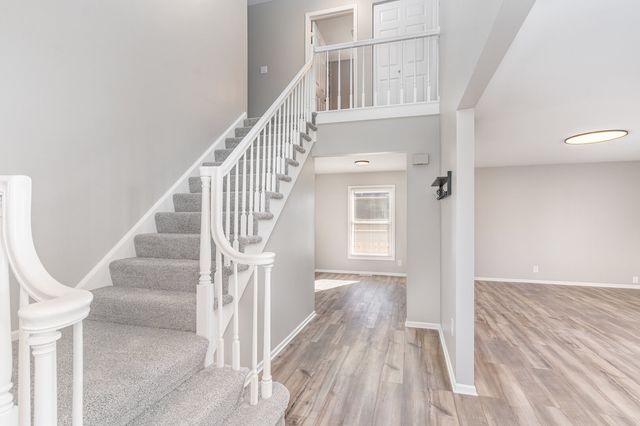 355 Crestwood Court, Algonquin, IL 60102