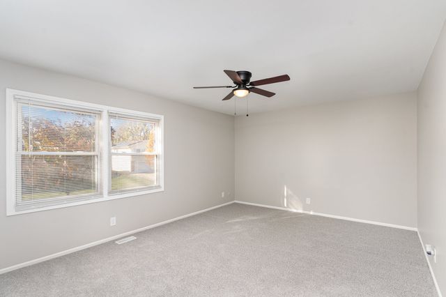 355 Crestwood Court, Algonquin, IL 60102