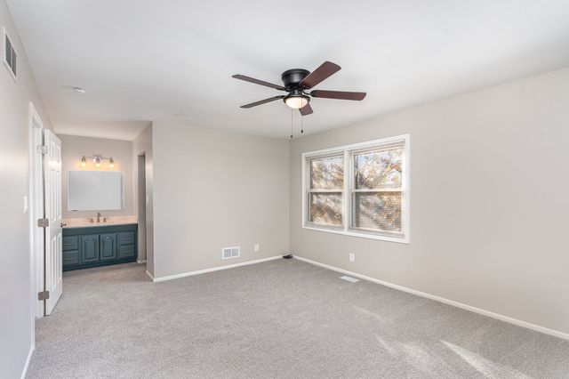 355 Crestwood Court, Algonquin, IL 60102