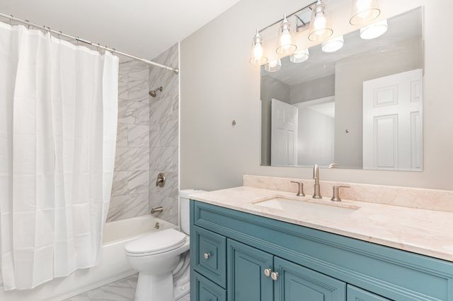 355 Crestwood Court, Algonquin, IL 60102