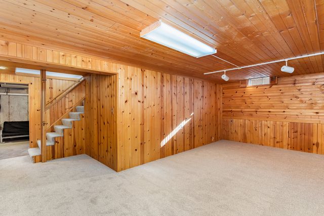 355 Crestwood Court, Algonquin, IL 60102