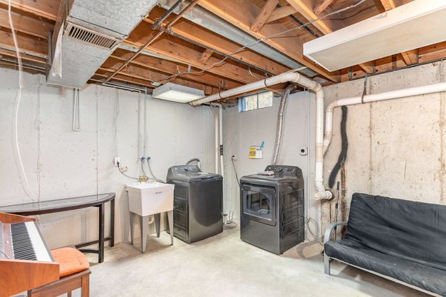 355 Crestwood Court, Algonquin, IL 60102