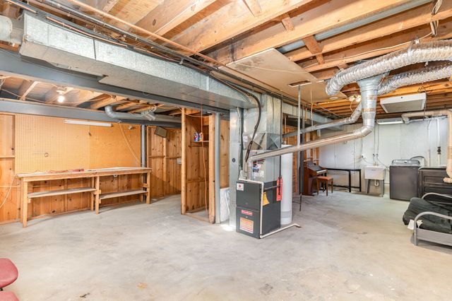 355 Crestwood Court, Algonquin, IL 60102