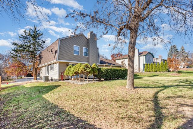 355 Crestwood Court, Algonquin, IL 60102