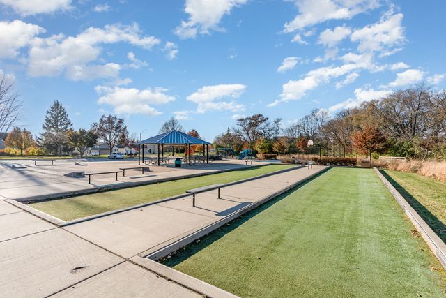 355 Crestwood Court, Algonquin, IL 60102