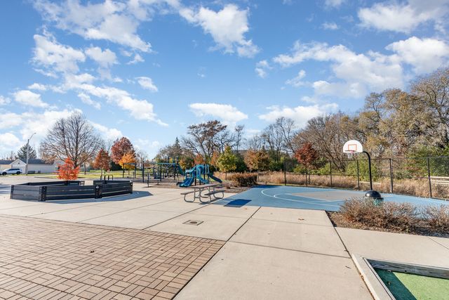 355 Crestwood Court, Algonquin, IL 60102