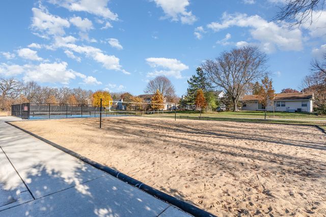 355 Crestwood Court, Algonquin, IL 60102