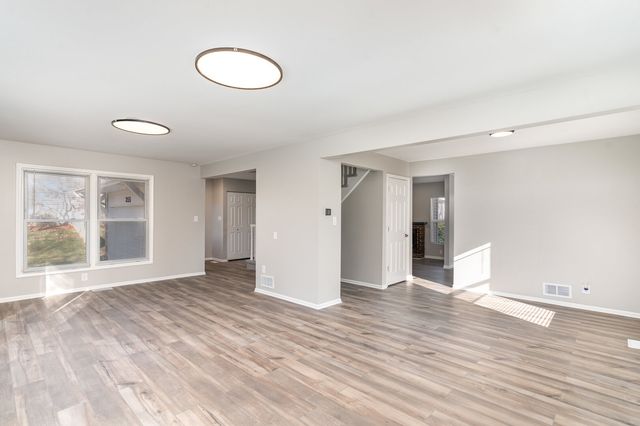 355 Crestwood Court, Algonquin, IL 60102