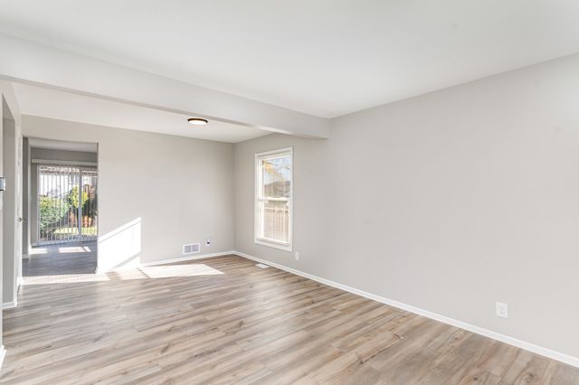 355 Crestwood Court, Algonquin, IL 60102